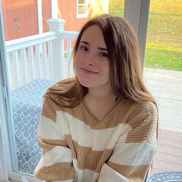 •Meet Your Posh Ambassador, Casey• - Picture 4 of 13